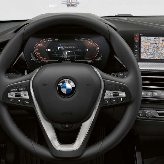 Sport bőrkormány. BMW 1-es, Luxury Line modell, műszerfal a Sport bőrkormánnyal.