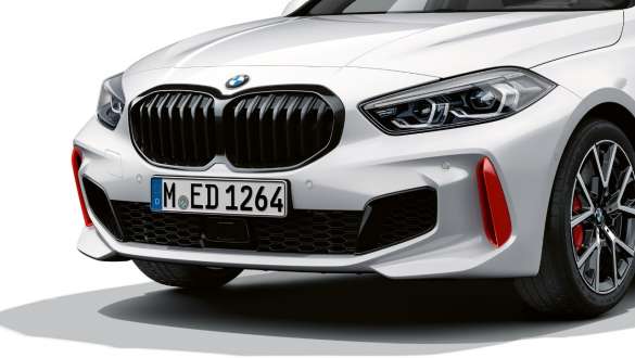 Intelligens hangasszisztens. Az 1-es BMW intelligens BMW Intelligent Personal Assistant beszédvezérlési rendszere.