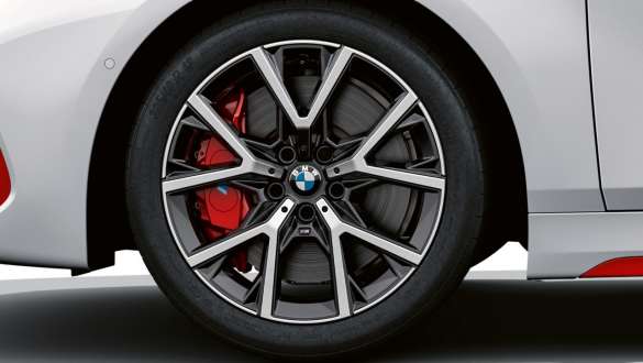 BMW 128ti, F40, 18'' M könnyűfém keréktárcsák, Y-küllős 553 M, kétszínű, nagy sebességindexű gumiabroncsokkal BMW 128ti, F40, 18'' M könnyűfém keréktárcsák, Y-küllős 553 M, kétszínű, nagy sebességindexű gumiabroncsokkal