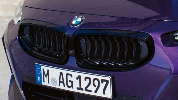 Közös keretbe foglalt dupla vese, BMW 2 Coupé, G42, 2021 BMW 2 Coupé, G42, 2021, a közös keretbe foglalt dupla elölnézetből, közelről