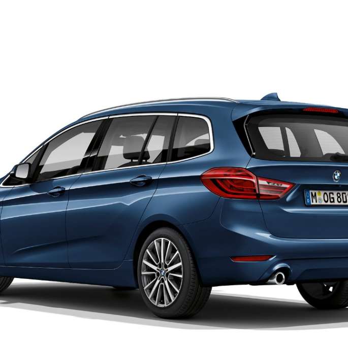 Rézsútos hátulnézet, BMW 2 Gran Tourer, Advantage modell BMW 2 Gran Tourer, 218i, Advantage modell, F46, 2018, Mediterrán kék metál, rézsútos hátulnézet