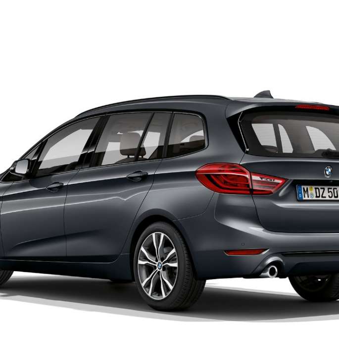 Rézsútos hátulnézet, BMW 2 Gran Tourer, Sport Line modell BMW 2 Gran Tourer, 220d, Sport Line modell, F46, 2018, Mineral szürke metál, rézsútos hátulnézet
