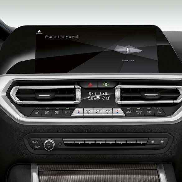BMW 3-as Limousine, BMW Intelligent Personal Assistant. A BMW 3-as Limousine műszerfali kijelzője közelről, az Intelligens Személyi Asszisztenssel (BMW Intelligent Personal Assistant).