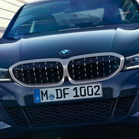 BMW 3-as Limousine, dupla BMW vese. A BMW M340i xDrive Limousine hálómintás dupla BMW veséje szemből.