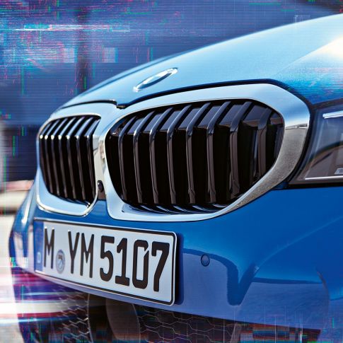 BMW 3-as Limousine, dupla vesék. A BMW 3-as Limousine dupla veséi közelről.