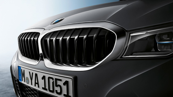 BMW 3-as Limousine, BMW TwinPower Turbo 4 hengeres benzinmotor. A BMW 3-as Limousine 4 hengeres BMW TwinPower Turbo benzinmotorja közelről.
