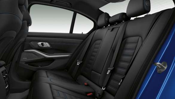 BMW 3-as Limousine, ülésfűtés. A hátsó üléssor közelről, ülésfűtéssel elöl és hátul.