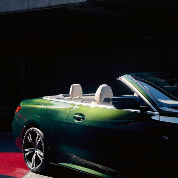 Rézsútos elölnézet, BMW 4 Cabrio, G23, 2020 BMW 4 Cabrio, G23, 2020, Sanremo zöld metál, rézsútos hátulnézet