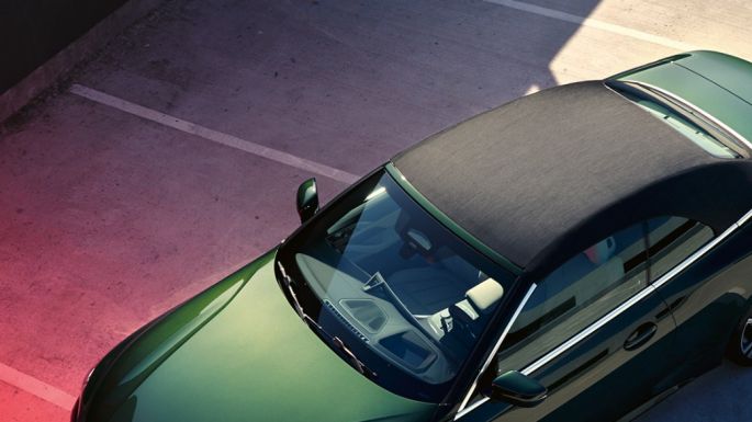 A vászontető felülről, BMW 4 Cabrio, G23, 2020 BMW 4 Cabrio, G23, 2020, Sanremo zöld metál, a vászontető felülről