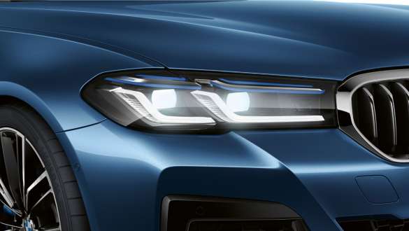 BMW Lézervilágítás, BMW 5 Limousine, G30 BMW Lézervilágítás, BMW 5 Limousine, G30, Facelift 2020, Phytonic kék, az orr közelről