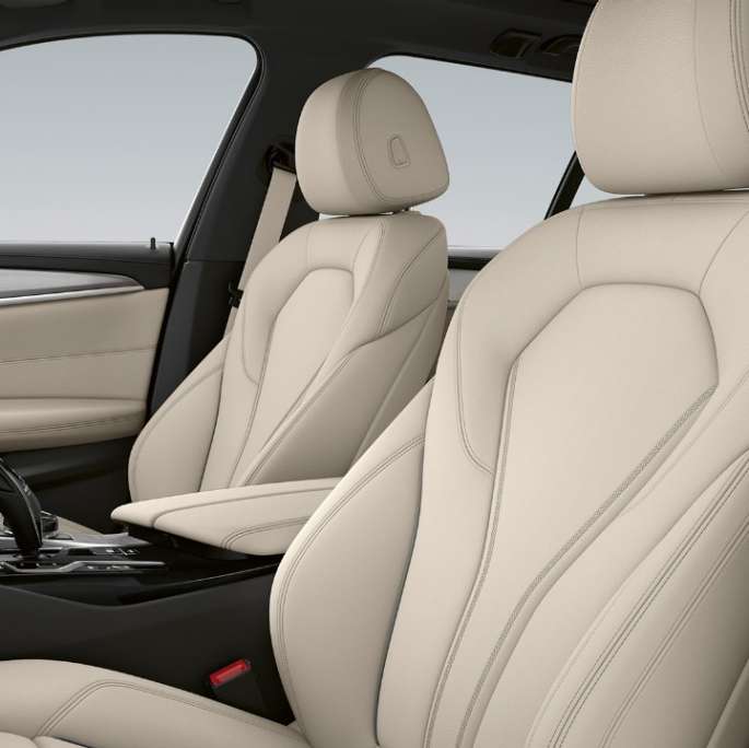 Kárpit, BMW 5 Touring, G31, alapfelszereltségű modell Elefántcsont Dakota bőrkárpit exkluzív varrással és kontrasztszegéllyel, BMW 5 Touring, 530i, G31, 2020, alapfelszereltségű modell, belső tér