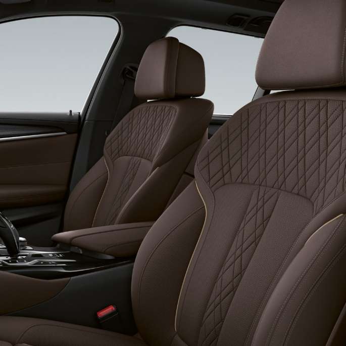 Kárpit, BMW 5 Touring, G31, Luxury Line Exkluzív, Mokka színű Nappa bőrkárpit exkluzív varrással és kontrasztszegéllyel, BMW 5 Touring, 530i, G31, 2020, Luxury Line, belső tér