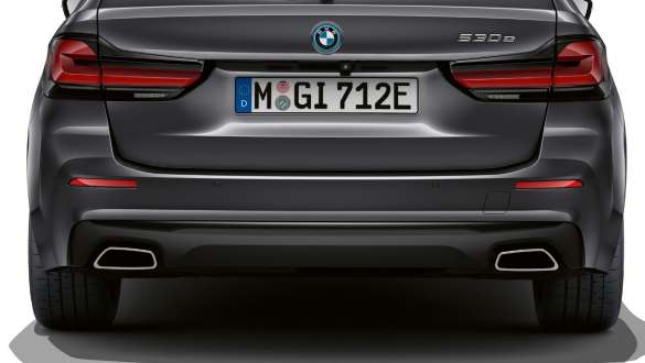 Látható, trapéz alakú kipufogóborítások, BMW 5 Touring, G31 Látható, trapéz alakú kipufogóborítások, BMW 5 Touring, G31, Facelift 2020, a far közelről
