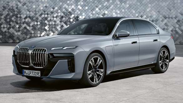 Oldalnézet, BMW 7 Limousine, G70 PHEV, 750e xDrive, Dravit szürke metál BMW 7 Limousine, G70 PHEV, 750e xDrive, Dravit szürke metál, oldalnézet