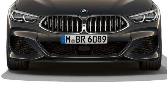 BMW M850i xDrive, Dravit szürke metál, első kötény. BMW M850i xDrive, Dravit szürke metál, első kötény.