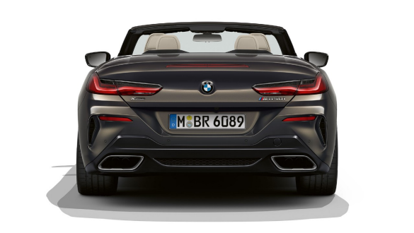 BMW M850i xDrive, Dravit szürke metál, hátulnézet, Sport kipufogórendszer. BMW M850i xDrive, Dravit szürke metál, hátulnézet, Sport kipufogórendszer.