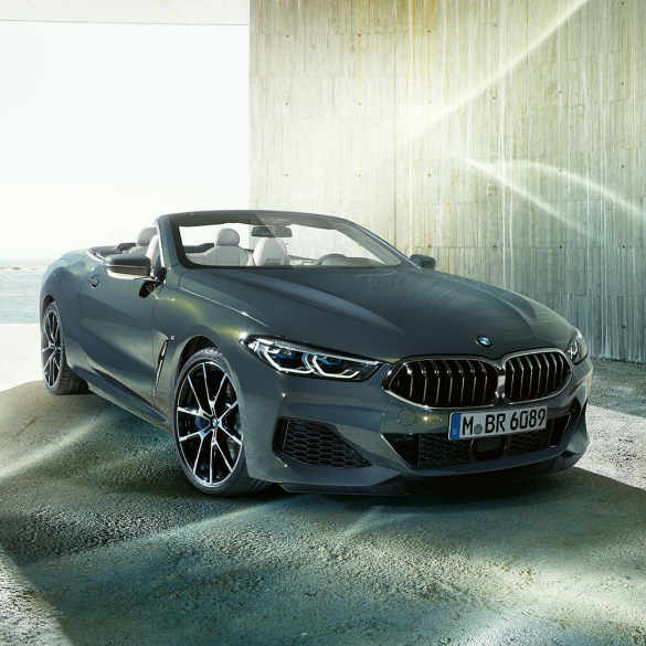 BMW M850i xDrive, Dravit szürke metál, háromnegyedes bal oldali elölnézet. BMW M850i xDrive, Dravit szürke metál, háromnegyedes bal oldali elölnézet.