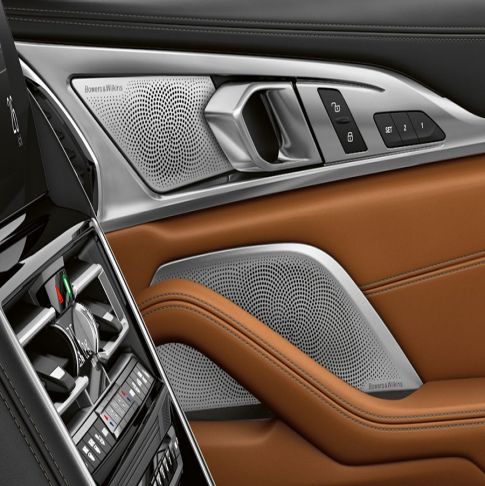BMW M850i xDrive, belső tér, Bowers & Wilkins Diamond surround hangsugárzó rendszer. BMW M850i xDrive, belső tér, Bowers & Wilkins Diamond surround hangsugárzó rendszer.