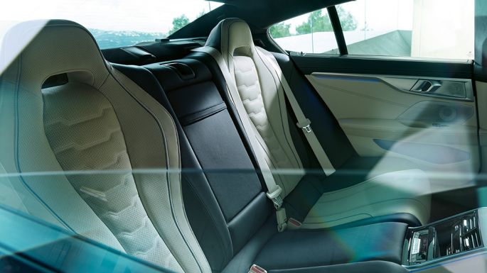 Belső tér, hátsó szekció BMW 8-as Gran Coupé, belső dizájn, hátsó szekció