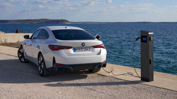 BMW i4 eDrive40, G26, 2021, nyilvános töltés BMW i4 eDrive40, G26, 2021, nyilvános töltés