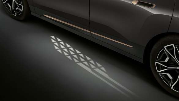 Great Entrance Moments, BMW iX M60, i20, 2022, elektromos SUV, elektromos autó BMW iX M60, i20, 2022, elektromos SUV, elektromos autó, Great Entrance Moments, egy BMW iX M60 nyitott ajtókkal
