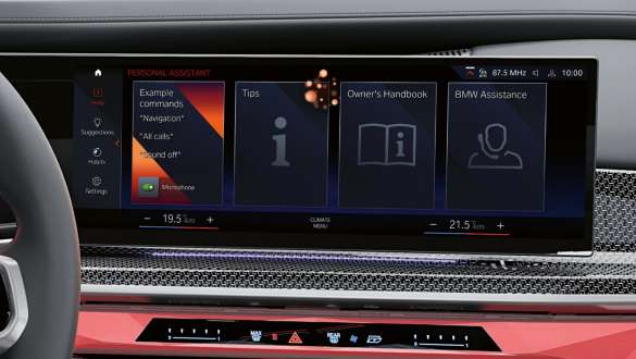 BMW Intelligent Personal Assistant, BMW M760e xDrive Limousine, G70 BMW Intelligent Personal Assistant, BMW M760e xDrive Limousine, G70, BMW Curved Display kijelző