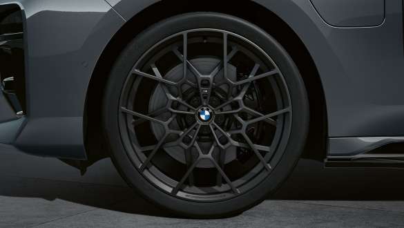22" M Performance kovácsolt, keresztküllős 912 M keréktárcsa, BMW M760e xDrive Limousine, G70 22" M Performance kovácsolt, Frozen Gunmetal szürke keresztküllős 912 M keréktárcsa, BMW M760e xDrive Limousine, G70