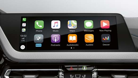 Apple CarPlay® előkészítés. Apple CarPlay® előkészítés a BMW M135i xDrive-ban.