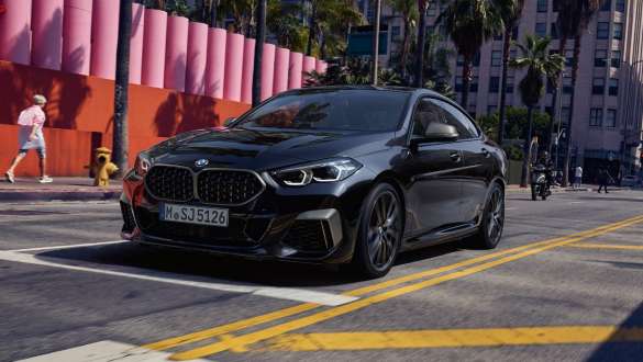 BMW M235i xDrive Gran Coupé Performance Controllal BMW M235i xDrive Gran Coupé Performance Controllal, Zafírfekete metálfényezés, F44, rézsútos elölnézet