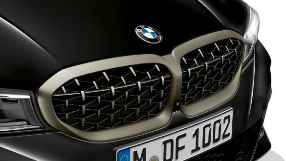 M Aerodinamikai csomag, BMW M340i xDrive Limousine, G20, 2020 BMW M340i xDrive Limousine, G20, 2020, Zafírfekete metál, M Aerodinamikai csomag, az orr-rész közelről