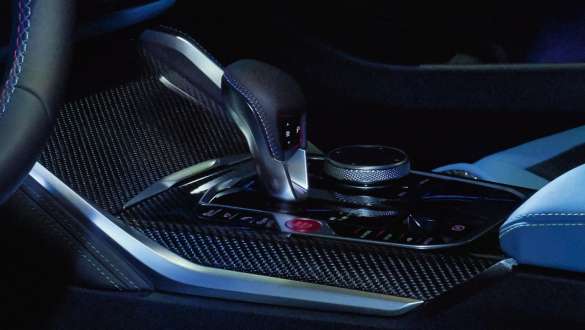 8 fokozatú M Steptronic sebességváltó, BMW M4 Competition Coupé, G82, 2020 BMW M4 Competition Coupé, G82, 2020, 8 fokozatú M Steptronic sebességváltó, a középkonzol közelről, belső tér