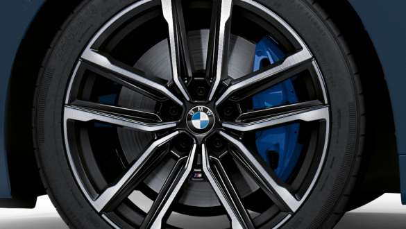 M Sport fék, BMW M440i xDrive Coupé, G22, 2020 BMW M440i xDrive Coupé, G22, G82, M Sport fék, a könnyűfém keréktárcsa közelről