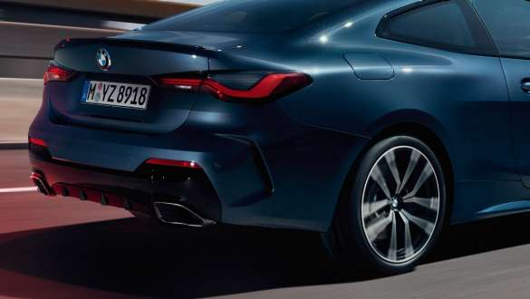 Adaptív M futómű, BMW M440i xDrive Coupé, G22, 2020 BMW M440i xDrive Coupé, G22, 2020, Adaptív M futómű, közelről, a hátsó kötény felől