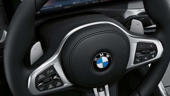 Változó áttételű sport kormánymű, BMW M440i xDrive Coupé, G22, 2020 BMW M440i xDrive Coupé, G22, 2020, Változó áttételű sport kormánymű, belső tér, a kormány közelről