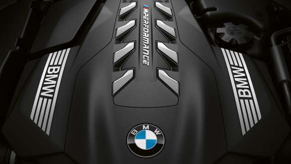 M TwinPower Turbo 8 hengeres benzinmotor, BMW M850i xDrive Gran Coupé, G16 LCI, Facelift 2022 BMW M850i xDrive Gran Coupé, G16 LCI, Facelift 2022, az M TwinPower Turbo 8 hengeres benzinmotor közelről