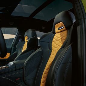M Multifunkciós ülések, BMW X6 M Competition M Multifunkciós ülések világító X6 M logóval, BMW X6 M Competition, F96, belső tér