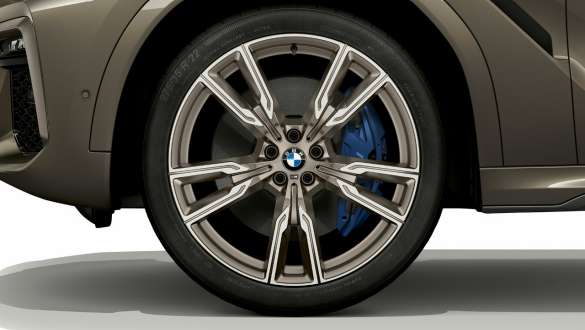 BMW X6 M50i, középpontban a könnyűfém keréktárcsa, G06 BMW X6 M50i, külső, könnyűfém keréktárcsa, G06, 2018, SUV