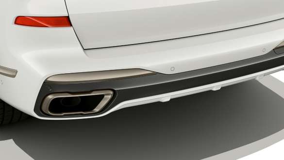 Egy BMW X7 M M-specifikus kipufogóborításokkal Egy BMW X7 M M-specifikus kipufogóborításokkal, G07, a kipufogó közelről