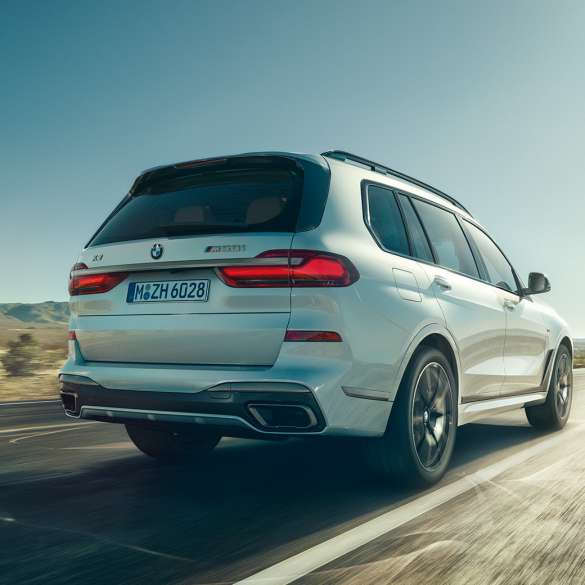BMW X7 M50i, háromnegyedes hátulnézet A BMW X7 M50i orr-része és motorháztetője felülről, G07, 2019