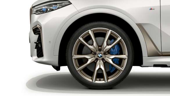 BMW X7 M modellek M könnyűfém keréktárcsákkal, G07, 2019 BMW X7 modellek M könnyűfém keréktárcsákkal, V-küllős 755 M, G07, 2019, a keréktárcsa közelről