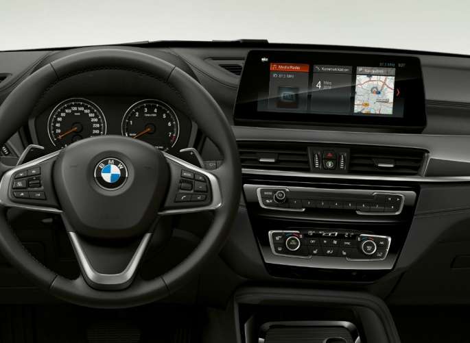 BMW X1, xLine modell, belső tér. BMW X1, xLine modell, belső tér, fókuszban a műszerfal.