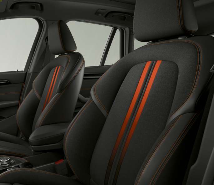 BMW X1, Sport Line modell, kárpit. BMW X1, Sport Line modell, belső tér, fókuszban a kárpit.