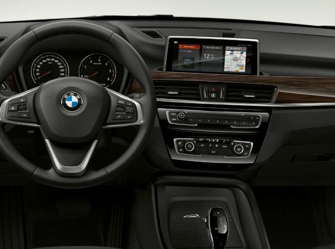 BMW X1, Advantage modell, belső tér. BMW X1, Advantage modell, belső tér, fókuszban a műszerfal.