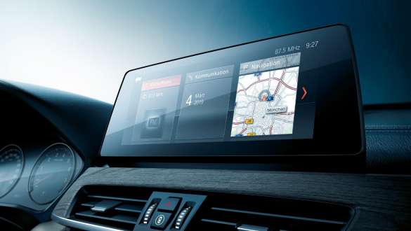 BMW X1, kijelzők és kezelőszervek. BMW X1, belső tér, fókuszban a kijelzők és a kezelőszervek.