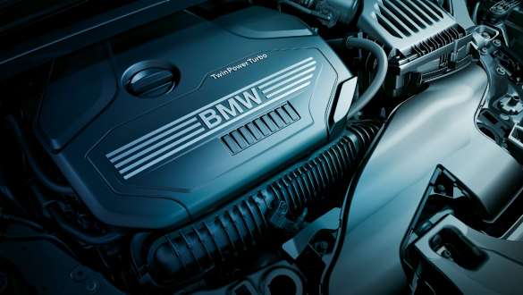 BMW TwinPower Turbo 4 hengeres benzinmotor. BMW X1, a BMW TwinPower Turbo 4 hengeres benzinmotor közelről.