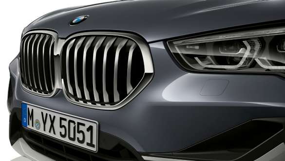 BMW X1, BMW vesék. BMW X1, a BMW vesék közelről.