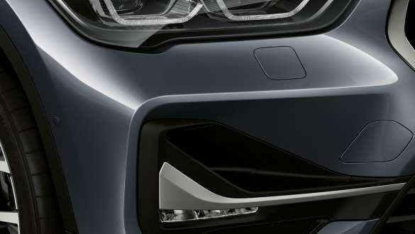 BMW X1, LED-es ködlámpák. BMW X1, a LED-es ködlámpák közelről.