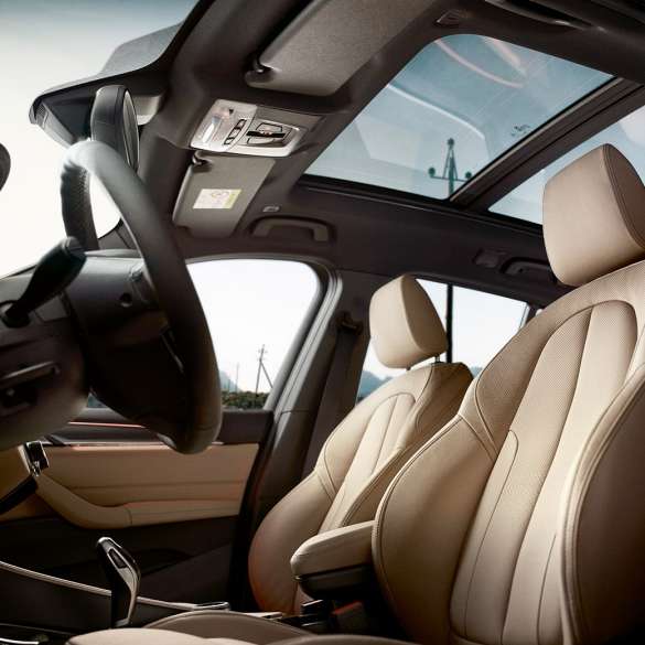 BMW X1, belső tér, sportülések. BMW X1, belső tér, az ergonomikus sportülések.