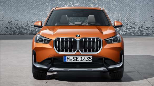 BMW X1 xDrive23i, U11 ICE, xLine, elölnézet Elölnézet, BMW X1 xDrive23i, U11 ICE, xLine, Utah narancs metál