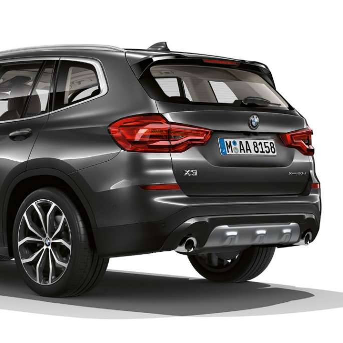 BMW X3 M40i, xLine modell, háromnegyedes hátulnézet BMW X3 M40i, xLine modell, háromnegyedes hátulnézet